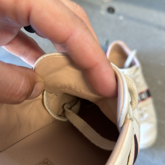 Women Gucci sneakers barely worn size 7 - Picture 4 of 6